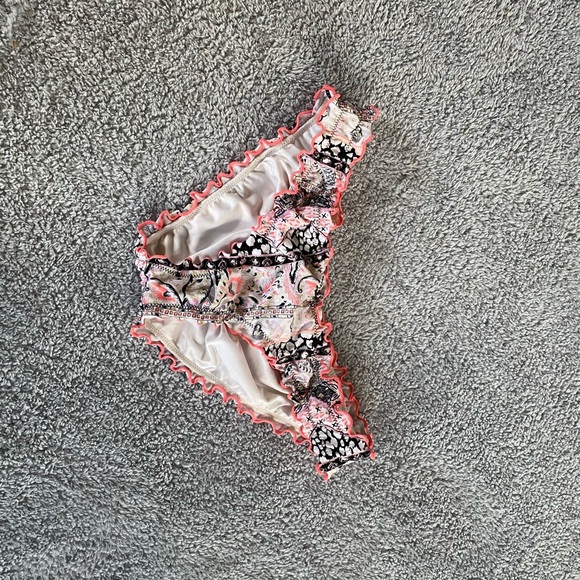 Victoria Secret The Ruffle Cheeky - Picture 2 of 6